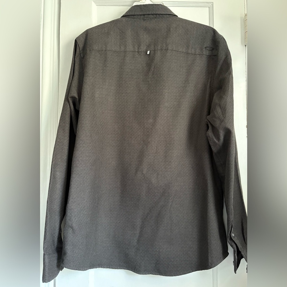 Oakley Long Sleeves Gray Button-Up Men’s Shirt, 2 Pockets Size: Large - Picture 3 of 11